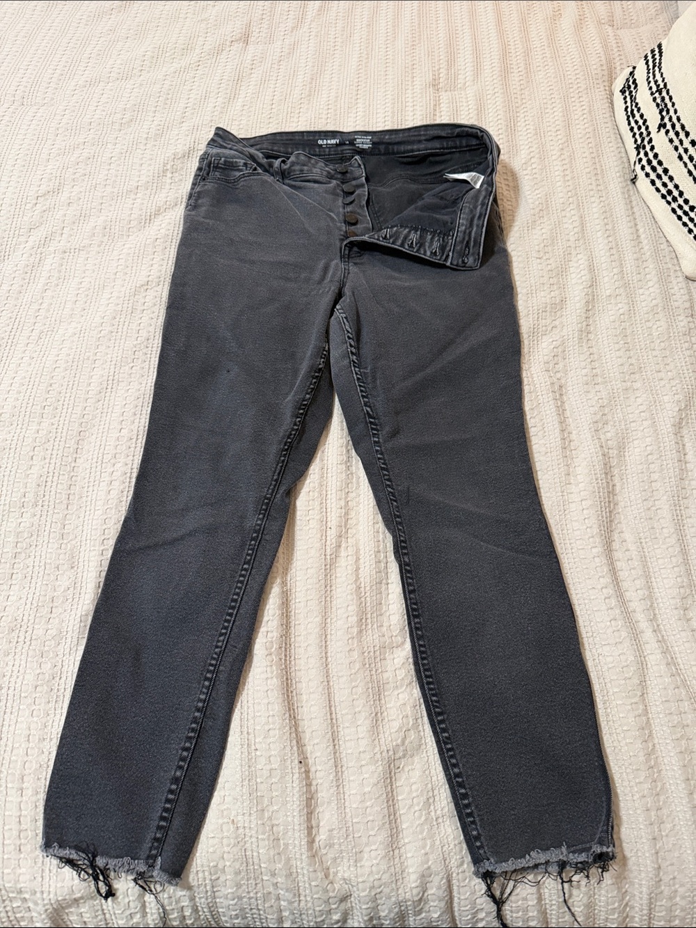 Old Navy Black Extra High-Rise Rockstar Super Skinny Cropped Button-Fly Jeans